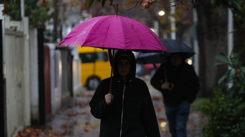 Pronostican lluvia para este viernes en la Región Metropolitana: ¿En qué comunas precipitará?