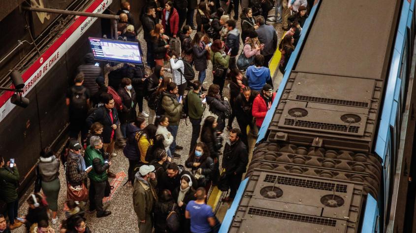Metro de Santiago explicó falla en Línea 1 y adelantó a qué hora se reestablecerá el servicio 