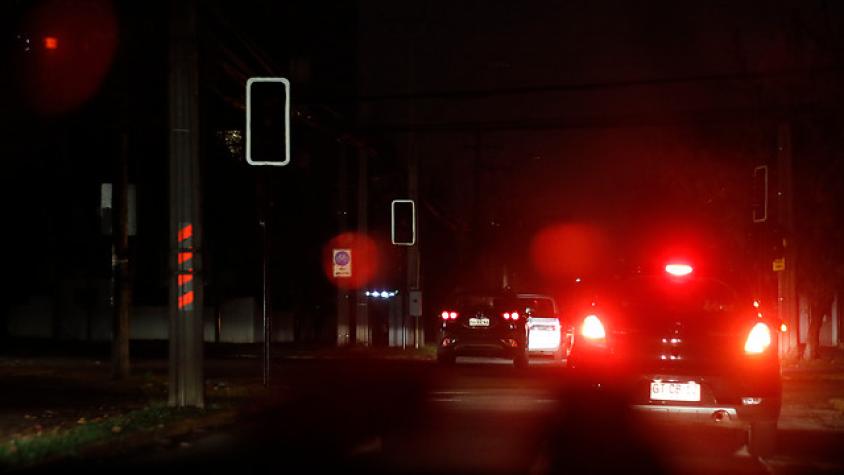 Más de 22 mil hogares sin luz producto de las lluvias en la Región Metropolitana: mira el mapa de cortes