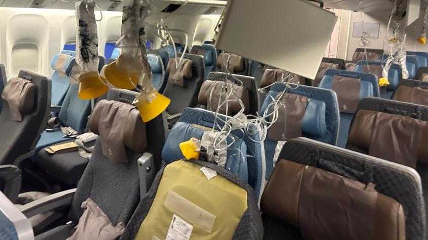Las imágenes que dejaron las fuertes turbulencias en vuelo a Singapur: Uno de los pasajeros murió