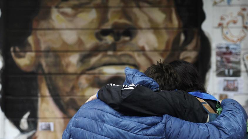 Hijos de Maradona piden trasladar cuerpo del ídolo argentino a un mausoleo por seguridad