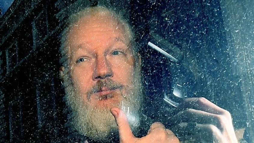 La carta a Boric que suscribió el PC en que le piden interceder por Julian Assange