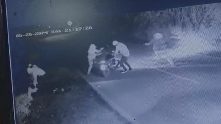 VIDEO | Robo a motociclista en Paine: lo golpearon, abandonaron y robaron su moto