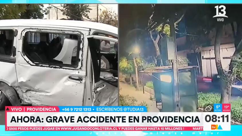 Uno de los autos perdió su motor: Captan grave accidente de tránsito en Providencia 