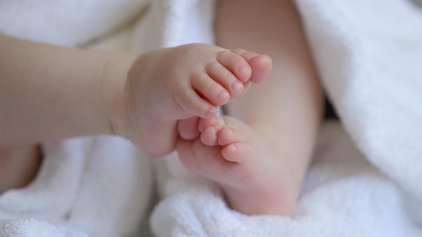 Bebés a la baja: Número de nacimientos en febrero pasado disminuyó en un 19,5% respecto a hace un año