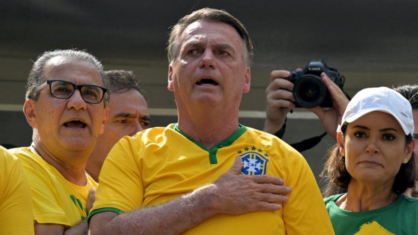 Bolsonaro es internado en Brasil por una infección cutánea