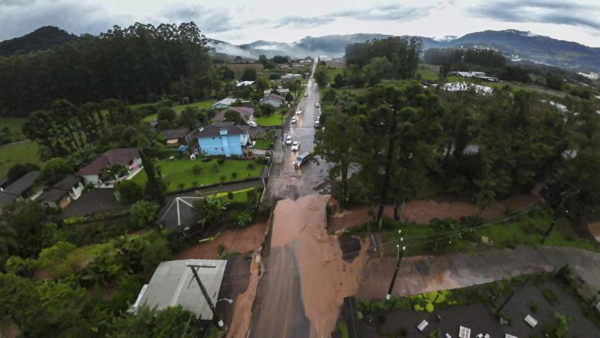 Cinco muertos y 18 desaparecidos tras fuertes lluvias en sur de Brasil
