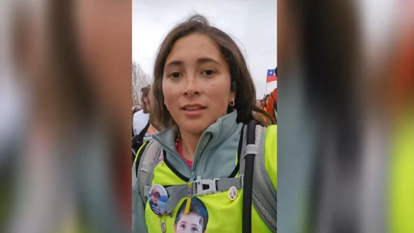 Madre de Tomás Ross enfrenta complejo estado de salud durante su caminata a Santiago: sufre de una pubalgia