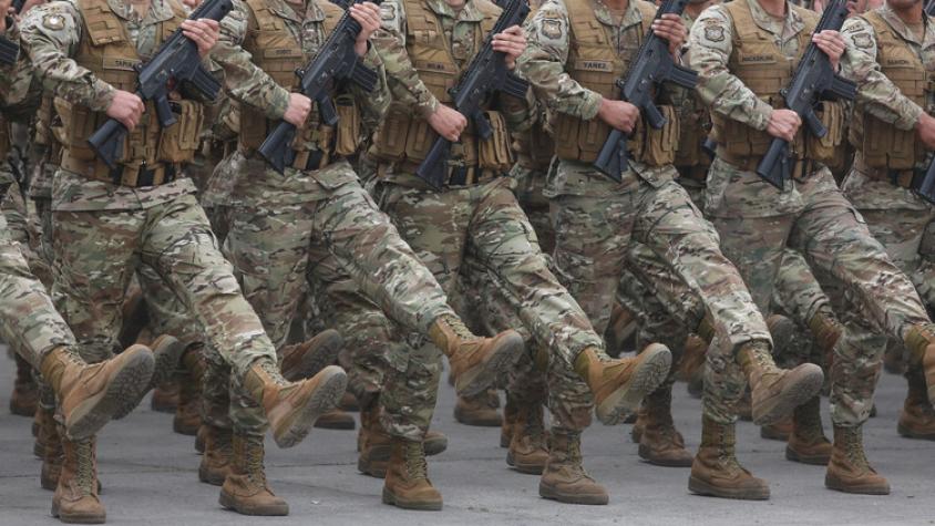 “Había cajas de vino, cervezas”: Conscripto de Putre asegura que instructores del Ejército “tomaban en la campaña”