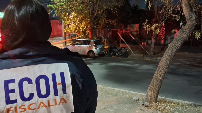 Hombre fue baleado en plena vía pública en Maipú: desconocidos dispararon desde un vehículo