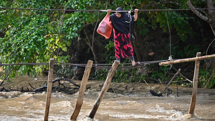 Mueren 15 personas tras inundaciones y desprendimientos en Indonesia