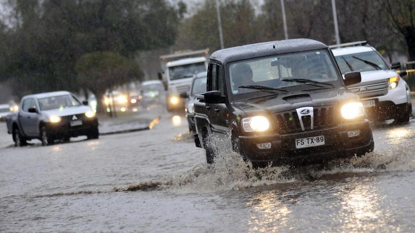 Declaran alerta temprana en 10 comunas de la región Metropolitana por viento y lluvia el fin de semana