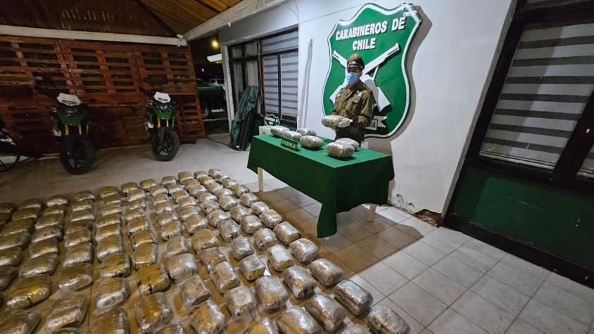 Carabineros decomisa 150 kilos de marihuana en Pozo Almonte: ocupantes abandonaron el vehículo en la pampa 