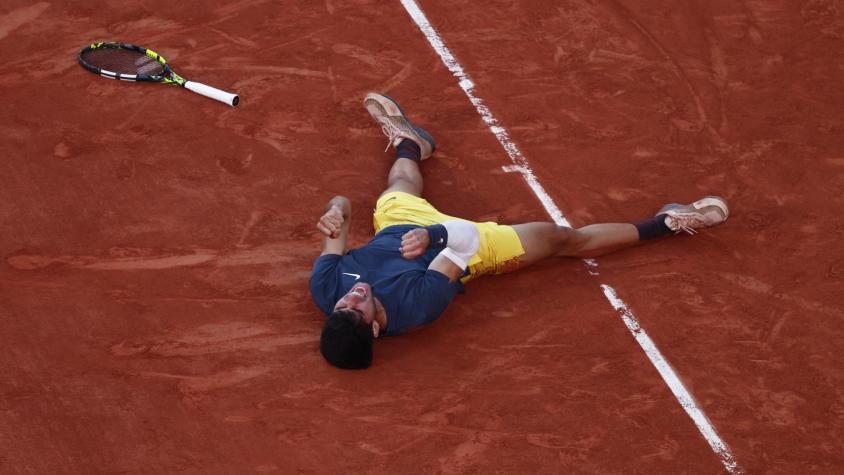 Carlos Alcaraz supera a Zverev y logra su primer título en Roland Garros