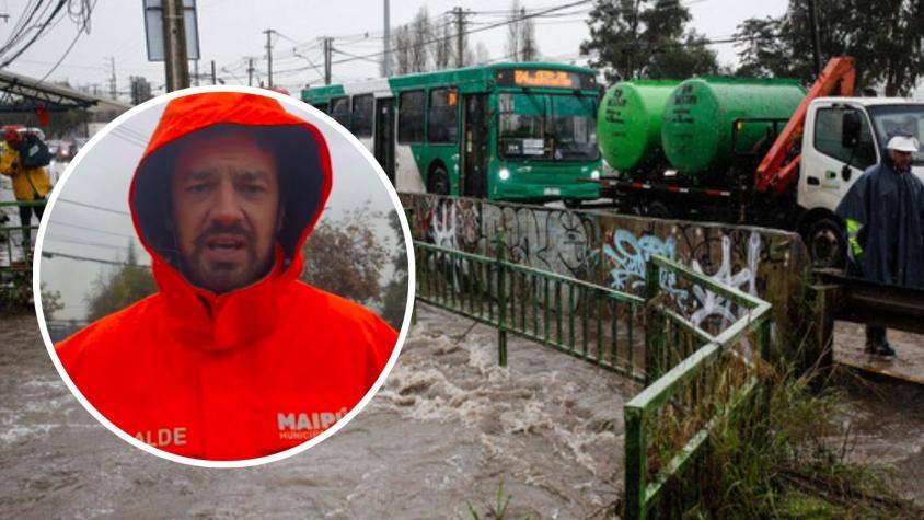 La indignación del alcalde de Maipú por basura en Canal Santa Marta: "Encontramos cinco refrigeradores"