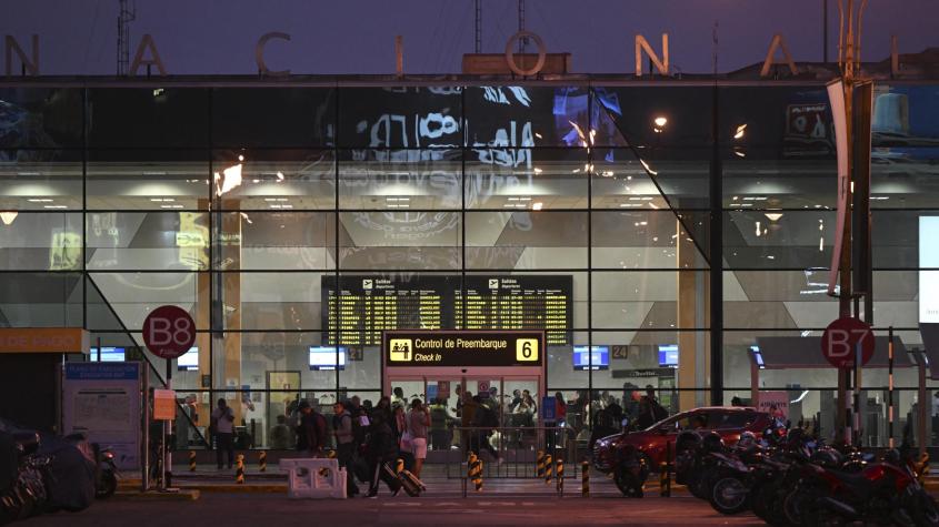 Principal aeropuerto de Perú suspende vuelos por fallas en luces de pista de aterrizaje