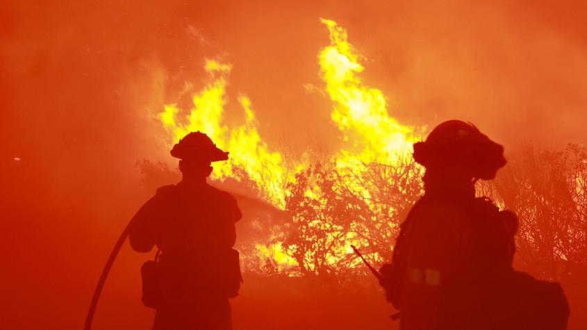 Impresionantes imágenes de incendio sin control en California: temor por llegada de ola de calor histórica