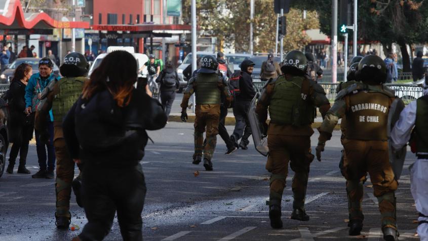 Cinco carabineros fueron brutalmente atacados en Puente Alto: dos quedaron hospitalizados