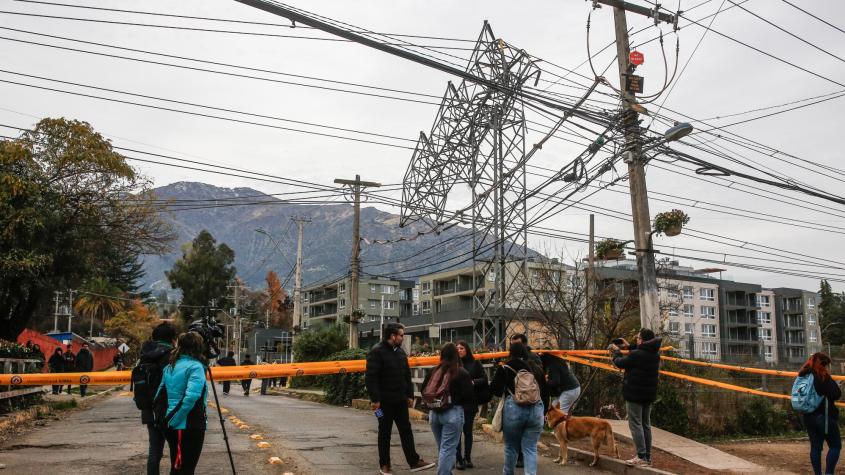 Así quedó torre de alta tensión que provocó corte masivo de electricidad en Santiago