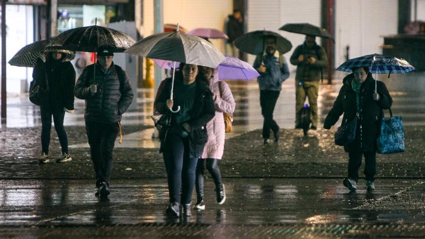 Lluvia histórica en Santiago: Es el junio más lluvioso en 22 años 