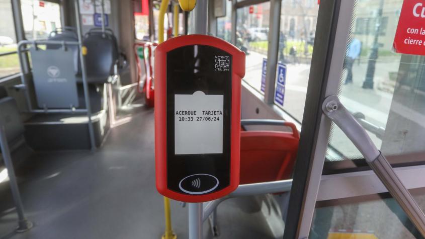 Estarán en más de 600 buses Red: El detalle de la instalación de validadores en puertas traseras