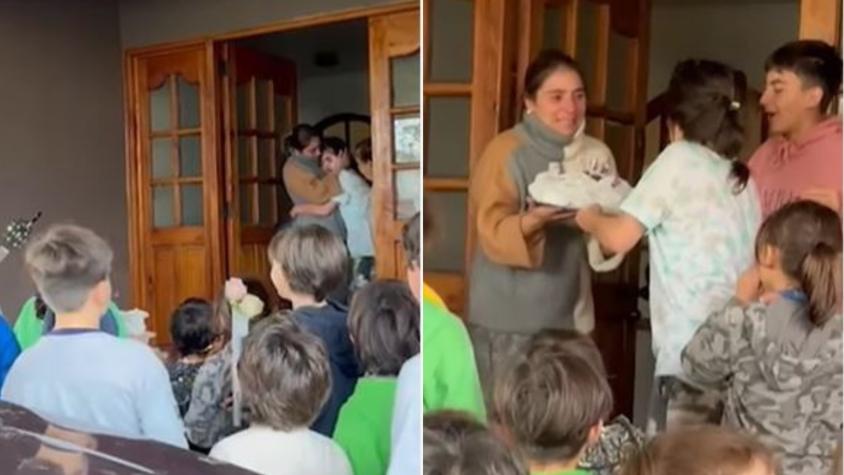 Niña faltó a clases el día de su cumpleaños por estar resfriada y compañeros llegan a su casa a cantarle