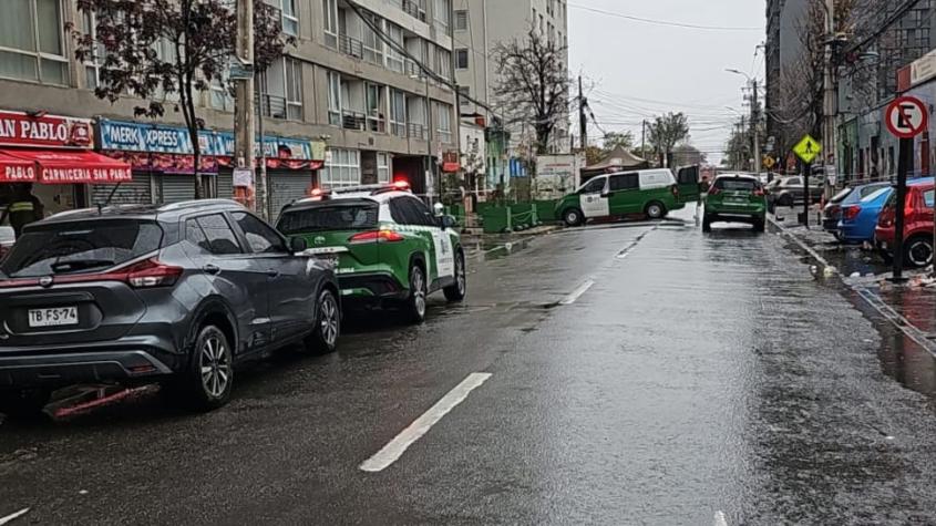 Hombre es asesinado a puñaladas en plena calle en Estación Central