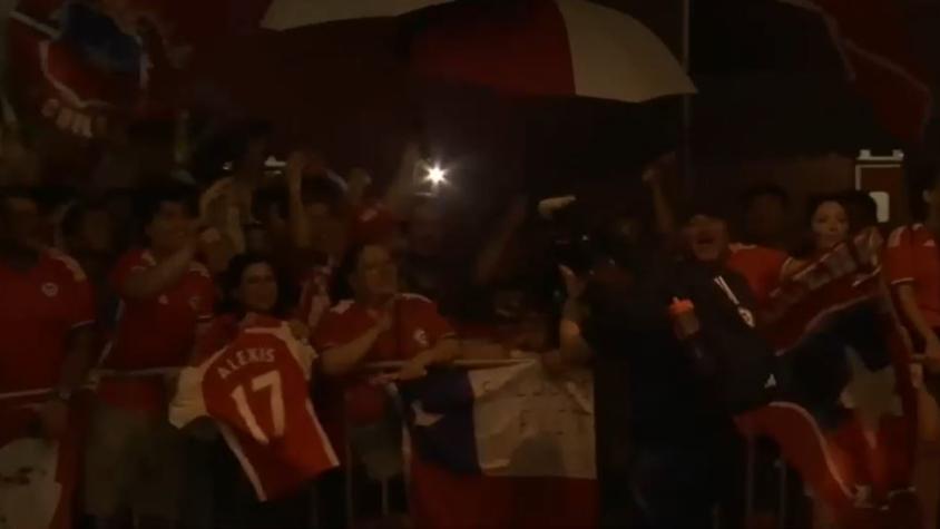 Una multitud llegó a alentar a la Roja en la previa al debut de la Copa América
