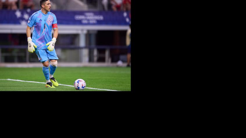 Captan a Claudio Bravo encarando a árbitros del Chile vs. Canadá