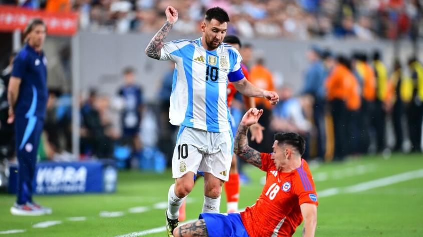 “El chileno es buenísimo”: Usuarios argentinos llenaron de elogios a Rodrigo Echeverría en la caída de la Roja