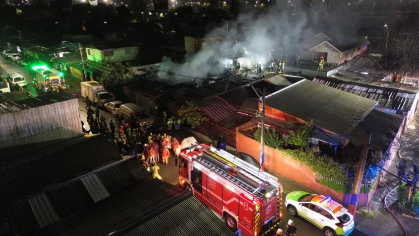 Seis personas fallecidas tras grave incendio en Renca: Hay dos menores de edad entre las víctimas