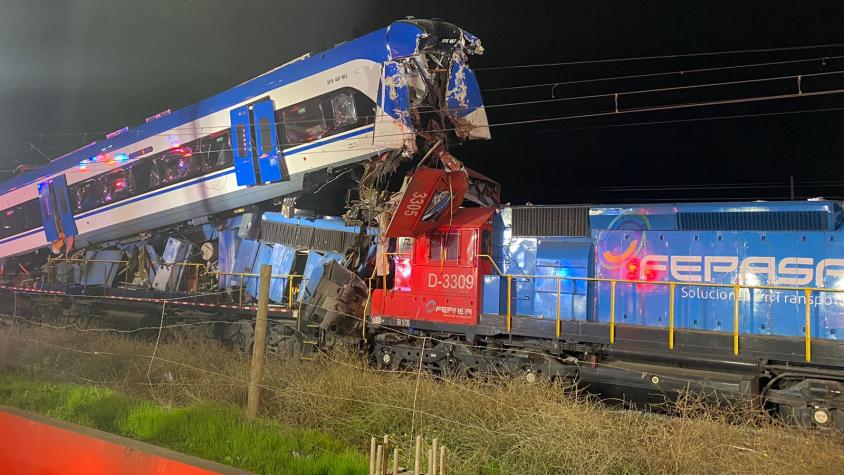 EXTRA T13 | Choque de trenes en San Bernardo: maquinista habría avisado a tripulantes quienes evacuaron hasta el último vagón