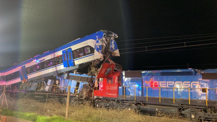 ACTUALIZACIÓN T13 | Choque de trenes en San Bernardo: Tren de pasajeros quedó incrustado sobre tren de carga