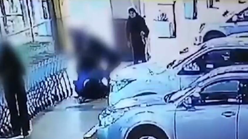 VIDEO | Carabinero protagoniza violenta riña en estacionamiento