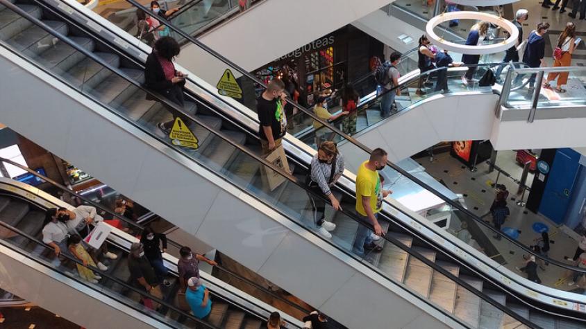 Dirección del Trabajo suspendió a 285 trabajadores por prestar servicio en centros comerciales durante primarias Dirección del Trabajo suspendió a 285 trabajadores por prestar servicio en centros comerciales durante primarias