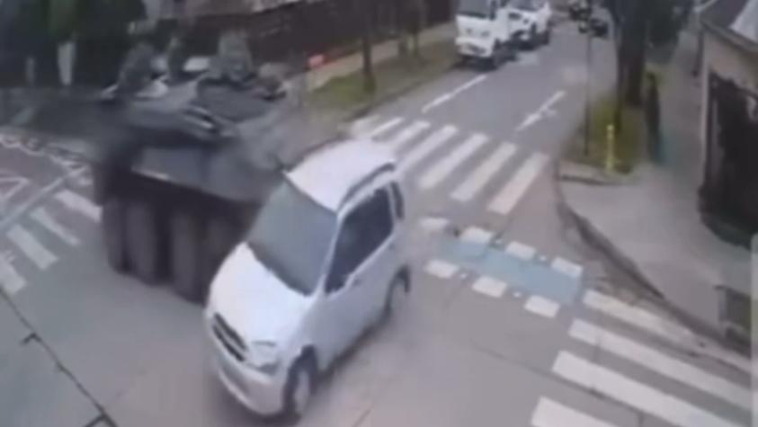 Registran choque entre tanque del Ejército y un vehículo particular en Mulchén