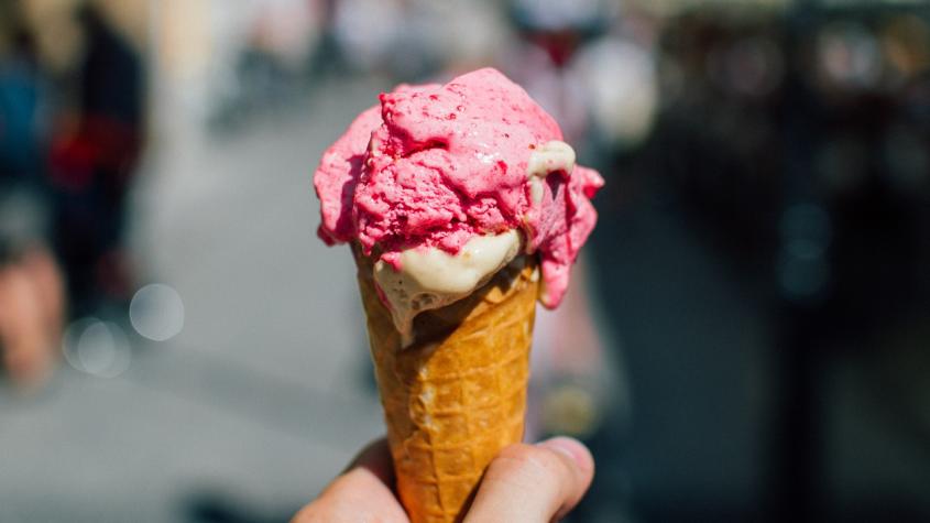 Doctor indio encontró dedo humano en su helado: “Menos mal no lo tragué” 