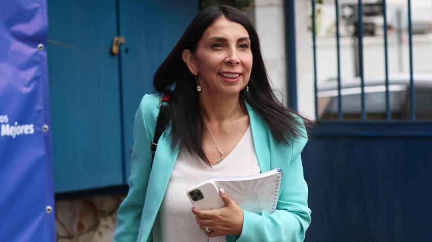 Karla Rubilar gana con holgura primarias de la oposición en Puente Alto