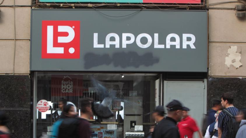 La Polar logra acuerdo y deberá pagar $126 millones al fisco por venta de ropa falsificada