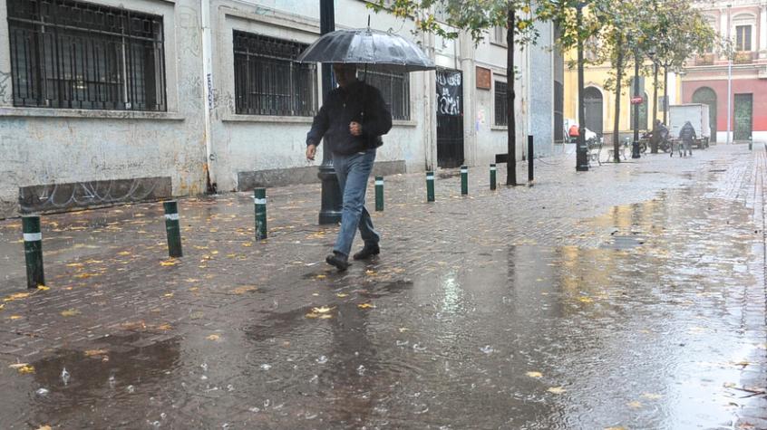 “Dos sistemas frontales consecutivos”: 4 días de lluvia en el centro sur y vuelven las precipitaciones a Santiago