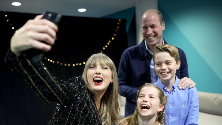 Príncipe William y sus hijos visitan a Taylor Swift en el backstage de su show en Londres