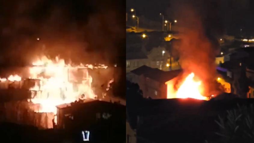 Incendio afecta a tres casas en Cerro Barón de Valparaíso: Bombero resulta herido tras colapso