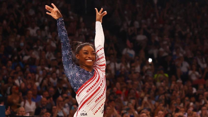 Simone Biles se cuelga su quinta medalla de oro olímpica en su triunfal regreso en París 2024