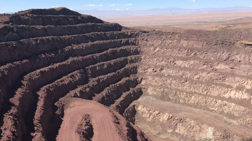 Un trabajador atrapado tras derrumbe en mina de Camarones: Trabajan en su rescate