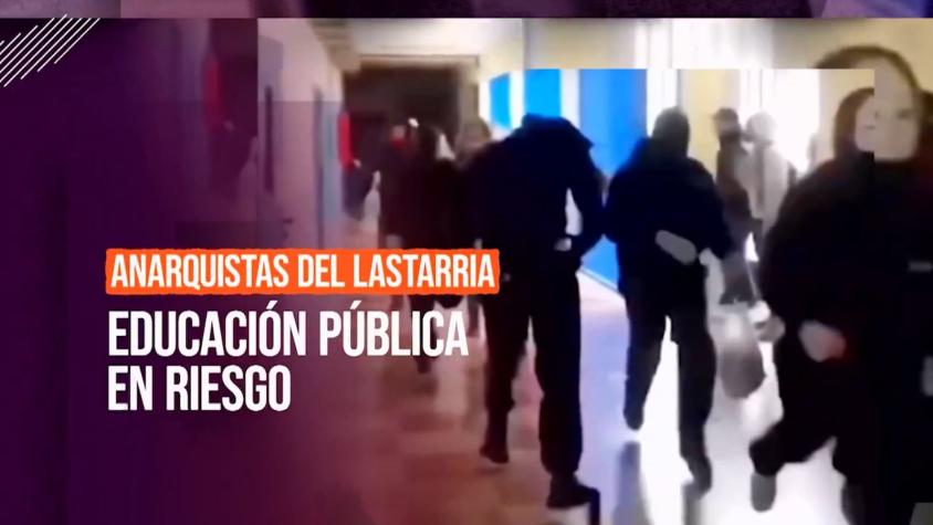 Reportajes T13 | "Piño 38" del Liceo Lastarria: Grupo anarquista amenaza educación pública