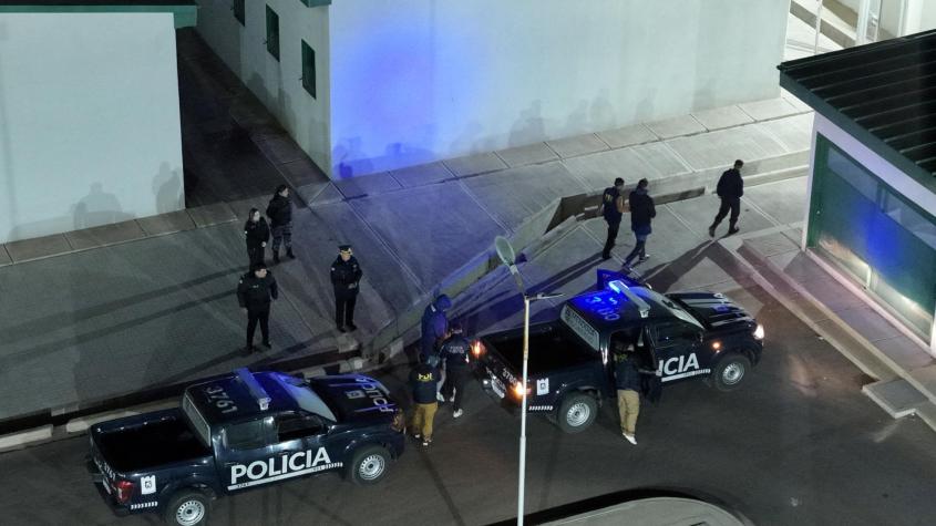 Conmoción en Argentina: Hombre asfixió a su esposa frente a sus tres hijos y durmió junto al cadáver