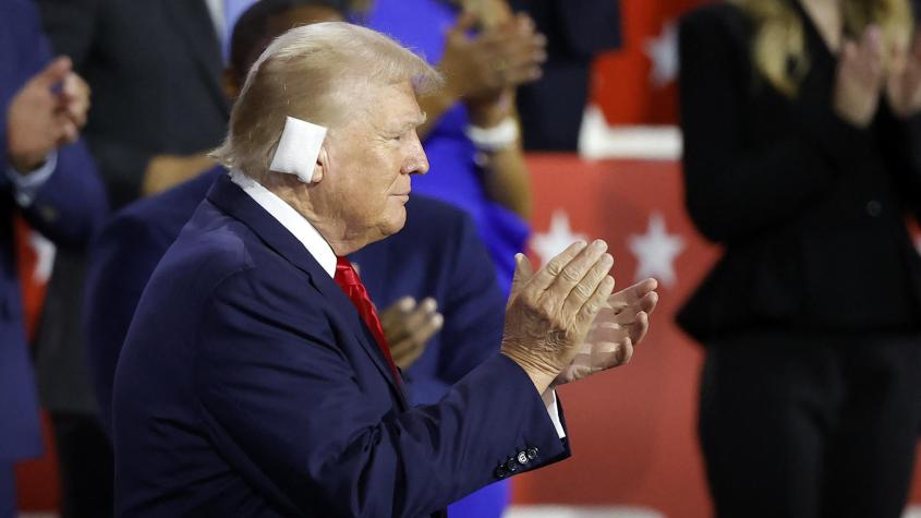 Trump hace primera reaparición pública tras atentado: Lució parche en la oreja