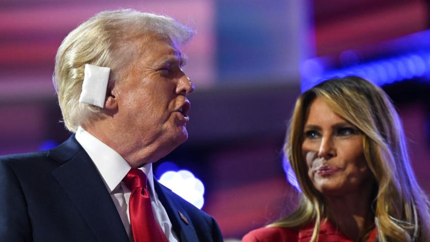 “No se le notó a gusto”: La incómoda participación de Melania Trump en discurso de su esposo