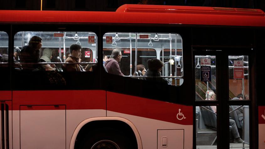 Desde cámaras en micros a paradas flexibles: Anuncian plan piloto para aumentar seguridad en el transporte público