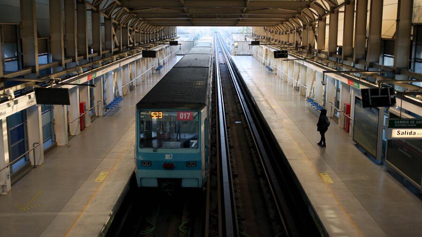 Metro restableció servicio en Línea 5 tras cierre de estación Santa Isabel por "manifestaciones de estudiantes"